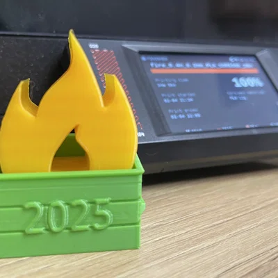 Mô hình trang trí bàn làm việc Dumpster Fire 2025 (in 3D)