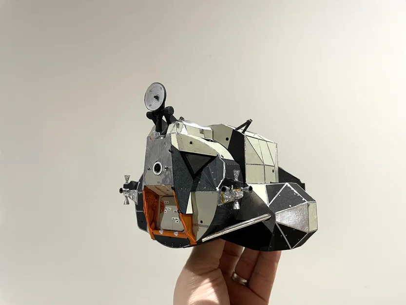 Mô hình Tàu đổ bộ mặt trăng Apollo (Apollo Lunar Module) tỉ lệ 1:32 - Image 8