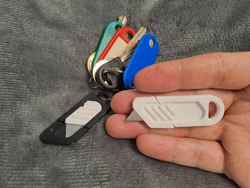 Móc khóa dao rọc giấy siêu nhỏ (Tiny utility knife keychain) - Image 2