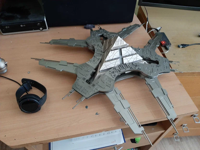 Mô hình tàu vũ trụ Mothership của Apophis - Image 8