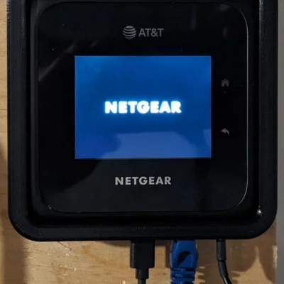 Giá treo tường cho Netgear Nighthawk M6 Pro
