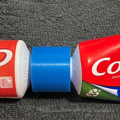 Đầu chuyển đổi bơm kem đánh răng Colgate 3D tiện lợi