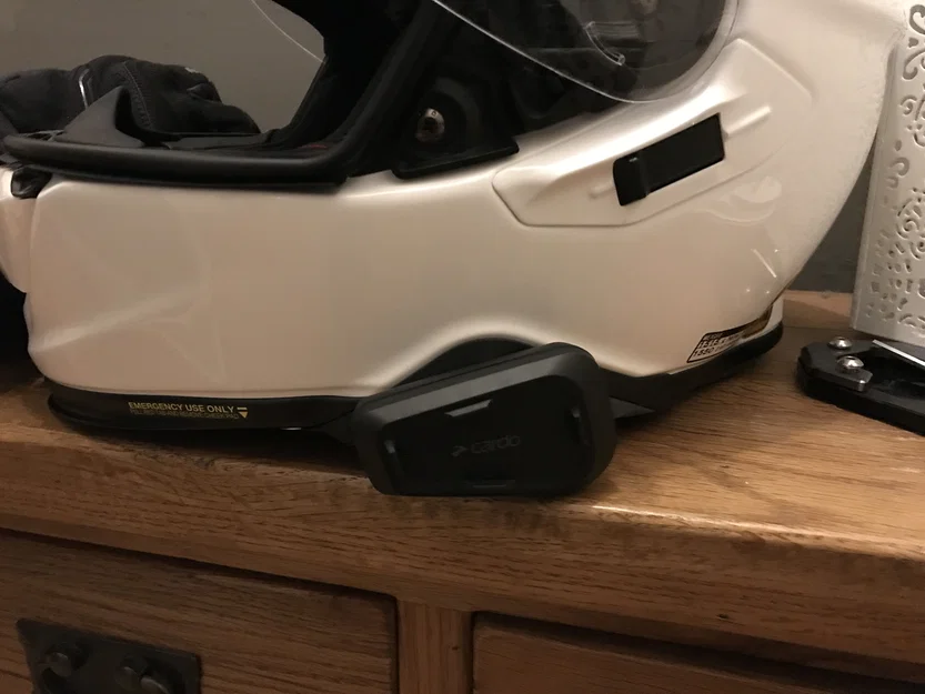 Ngàm gắn bộ đàm Cardo Spirit/Freecom cho nón Shoei SRL2 - Image 1