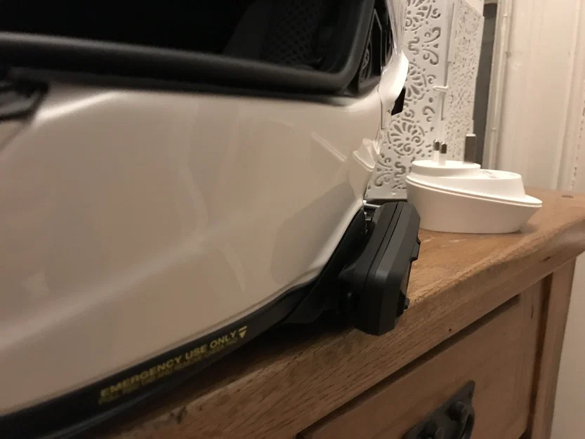 Ngàm gắn bộ đàm Cardo Spirit/Freecom cho nón Shoei SRL2 - Image 2