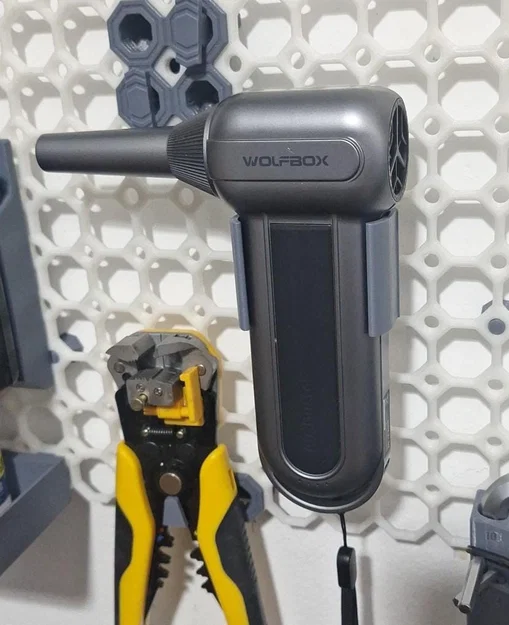 Giá treo máy thổi bụi Wolfbox MF100 cho hệ thống Multiboard - Image 1