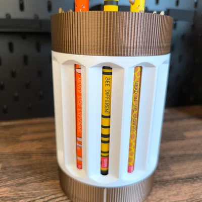 Legami Pen Carousel V2 - Khay Đựng Bút Xoay Thông Minh