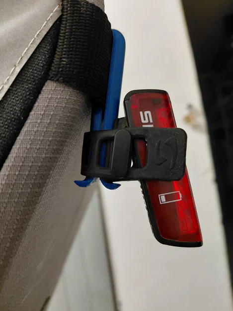 Ngàm gắn đèn hậu cho xe kéo Tout Terrain Singletrailer - Image 2