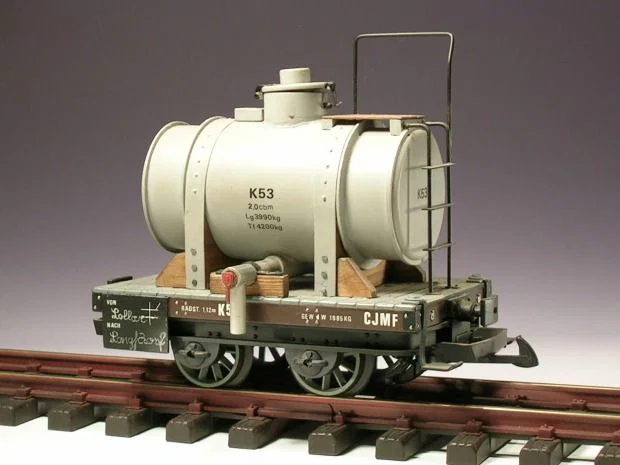 Mô hình toa xe bồn K53 đặt trên toa phẳng - Tỉ mỉ và sống động - Image 2