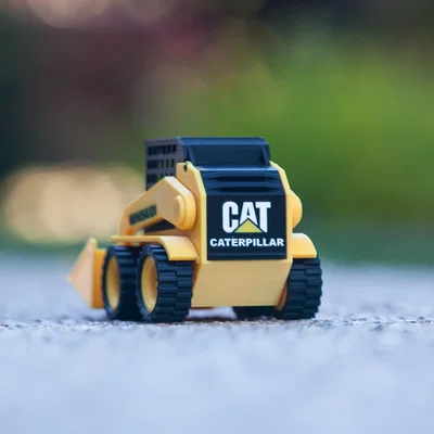 Nắp động cơ Miniskidi Caterpillar có rãnh tiện lợi