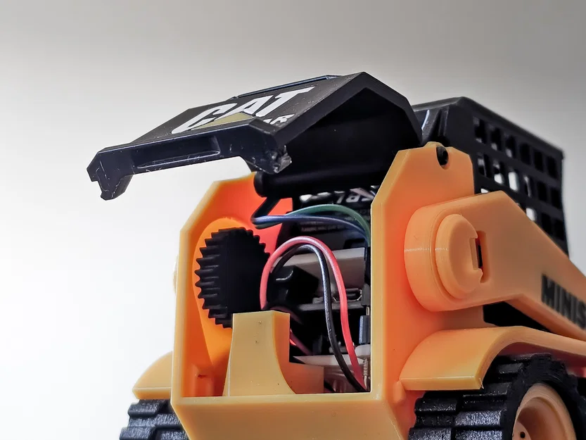 Nắp động cơ Miniskidi Caterpillar có rãnh tiện lợi - Image 2