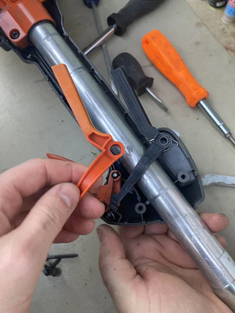 Thay thế cần gạt an toàn cho Husqvarna 125L - Image 1