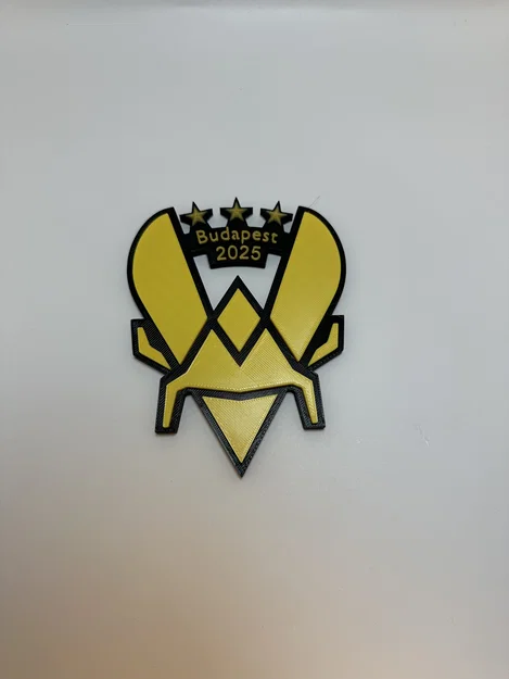 Mô hình huy hiệu kỷ niệm chiến thắng Vitality tại Budapest Major - Image 1