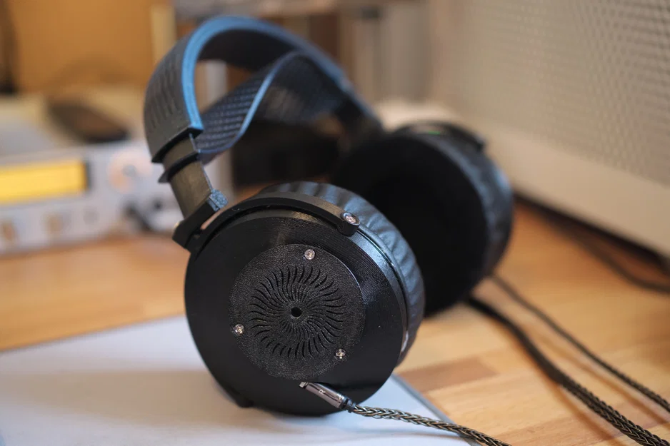 Tai nghe DIY CH3 với thiết kế driver đặt nghiêng - Image 1