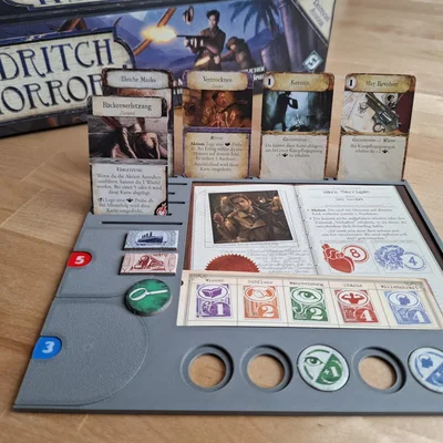 Bảng nhân vật Eldritch Horror kèm bộ theo dõi và khay đựng thẻ