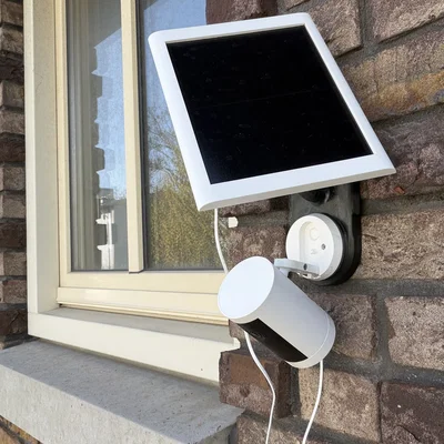 Giá đỡ camera và tấm pin năng lượng mặt trời Ring