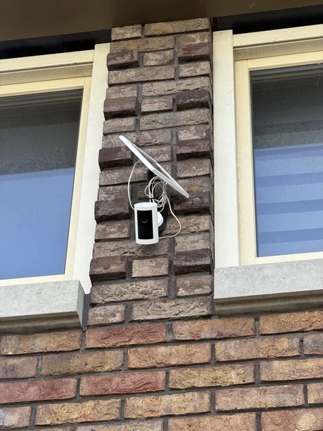 Giá đỡ camera và tấm pin năng lượng mặt trời Ring - Image 2