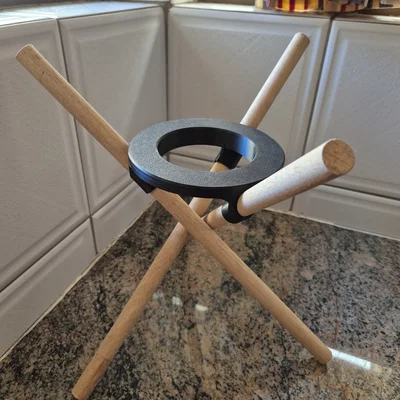 Giá đỡ chậu cây trang trí hiện đại với chân gỗ tự điều chỉnh