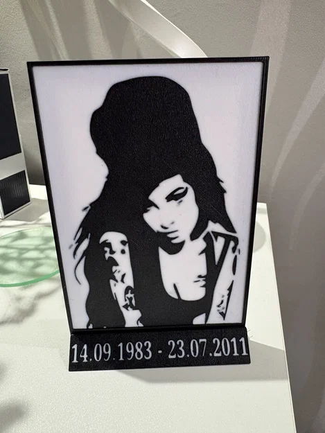 Mô hình tranh để bàn Amy Winehouse - Image 1