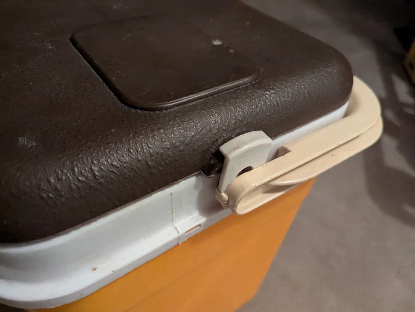 Ngàm khóa nắp thùng giữ nhiệt Curver cổ điển - Phụ tùng sửa chữa 3D - Image 1