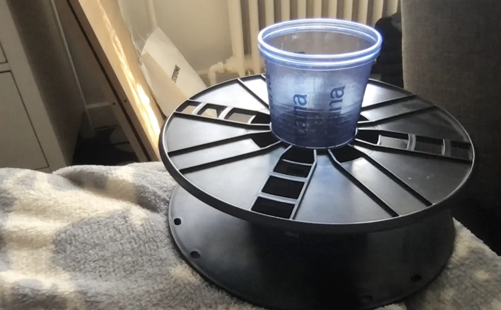 Đế giữ cốc gắn lõi cuộn nhựa in 3D tiện lợi và gọn gàng - Image 1