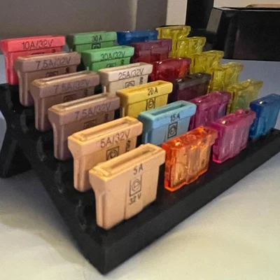 Khay Đựng Cầu Chì Ô Tô - Giải Pháp Sắp Xếp Gara Gọn Gàng