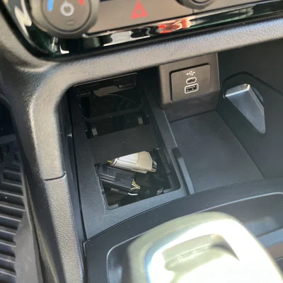 Đế gắn sạc Magsafe cho bệ tì tay xe Ford Ranger
