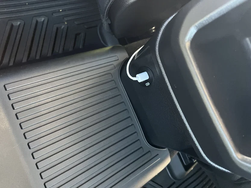 Đế gắn sạc Magsafe cho bệ tì tay xe Ford Ranger - Image 5