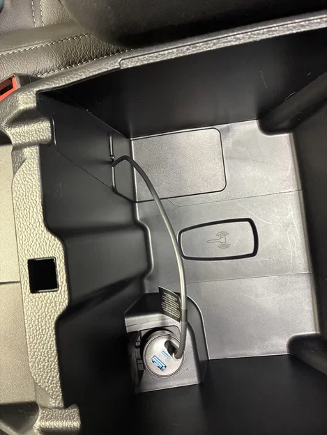 Ford Ranger cho đế sạc Anker Zolo - Image 2