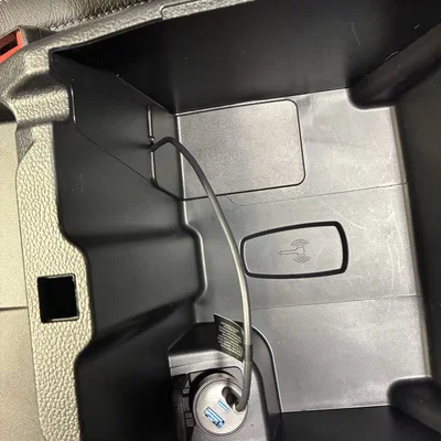 Ford Ranger cho đế sạc Anker Zolo
