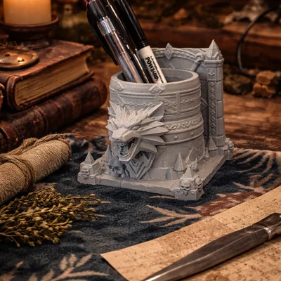 Cốc cắm bút lấy cảm hứng từ The Witcher