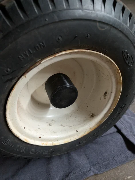 Nắp chụp bảo vệ trục bánh trước cho xe máy kéo Ariens GT - Image 1