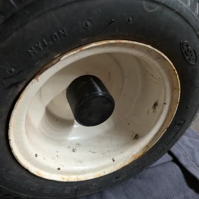 Nắp chụp bảo vệ trục bánh trước cho xe máy kéo Ariens GT