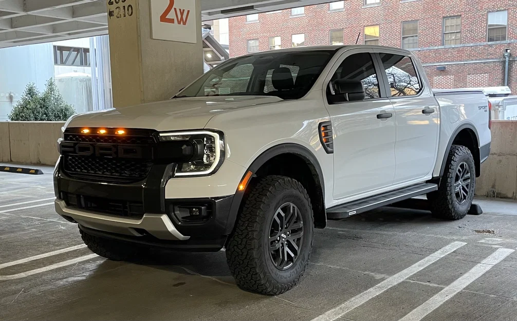 Bát lắp đèn LED vàng cho lưới tản nhiệt Ford Ranger 2025 phong cách Raptor - Image 2