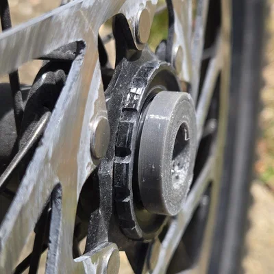 Nắp trục bên trái cho đùm Shimano TC500 / TC410