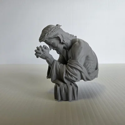 Mô hình in 3D Chúa Giê-su cầu nguyện tinh xảo để bàn