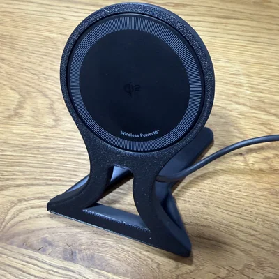 Đế dựng sạc không dây Anker Qi2 thiết kế in 3D sang trọng