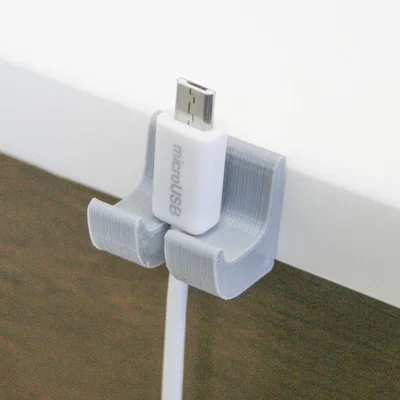 Giá đỡ cáp USB gọn gàng cho bàn làm việc