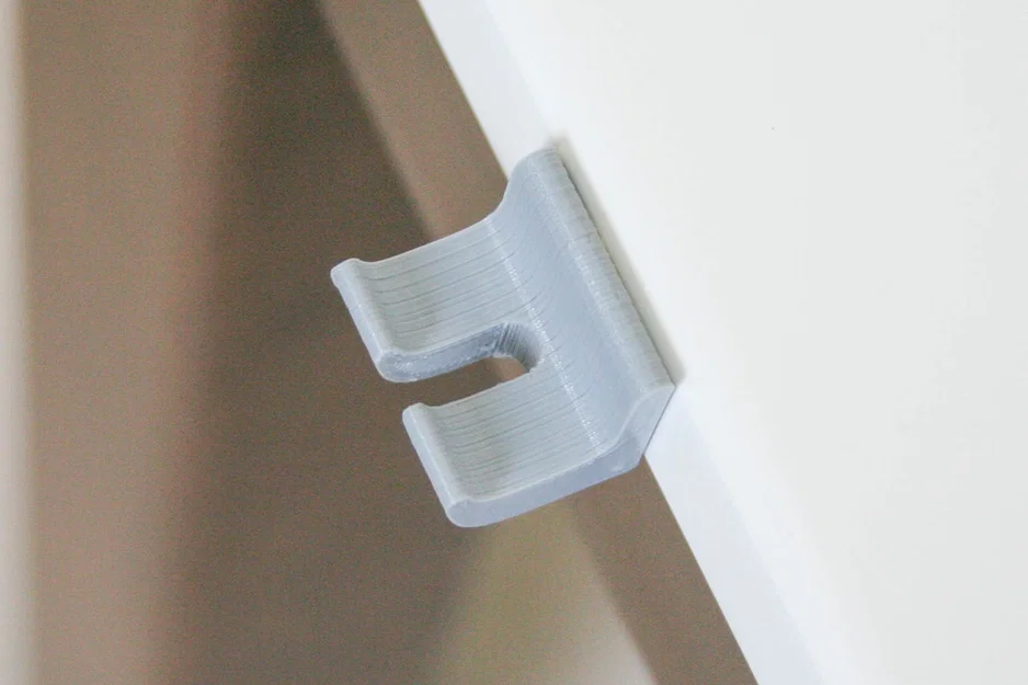 Giá đỡ cáp USB gọn gàng cho bàn làm việc - Image 3