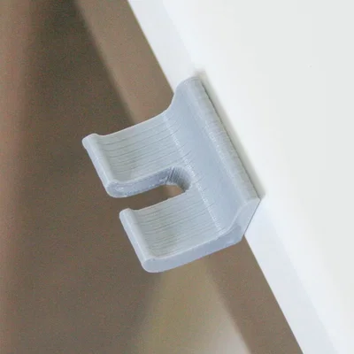 Giá đỡ cáp USB gọn gàng cho bàn làm việc