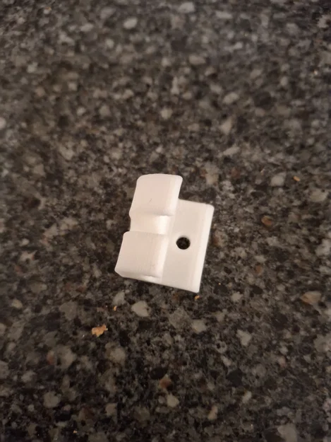 Kẹp giữ dây cáp có lỗ bắt vít - Giải pháp quản lý dây gọn gàng - Image 1