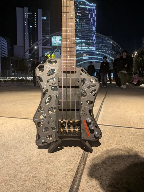 Đàn Bass Không Đầu Lấy Cảm Hứng Từ Hexcore - Image 1