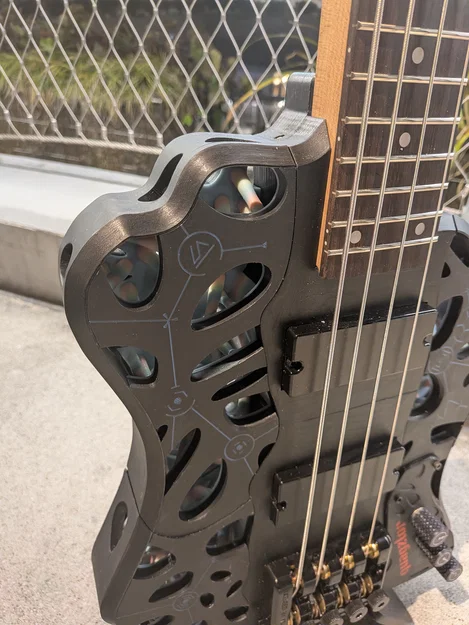 Đàn Bass Không Đầu Lấy Cảm Hứng Từ Hexcore - Image 2