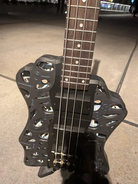 Đàn Bass Không Đầu Lấy Cảm Hứng Từ Hexcore - Image 3