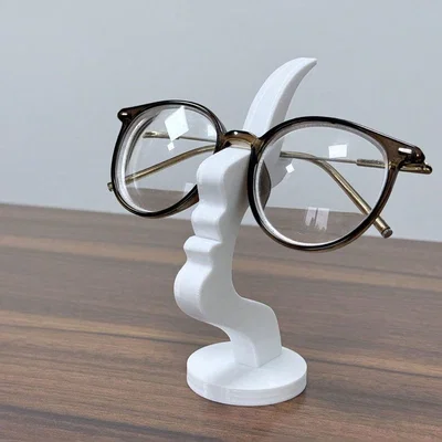 Giá Đựng Kính Thiết Kế Nghệ Thuật