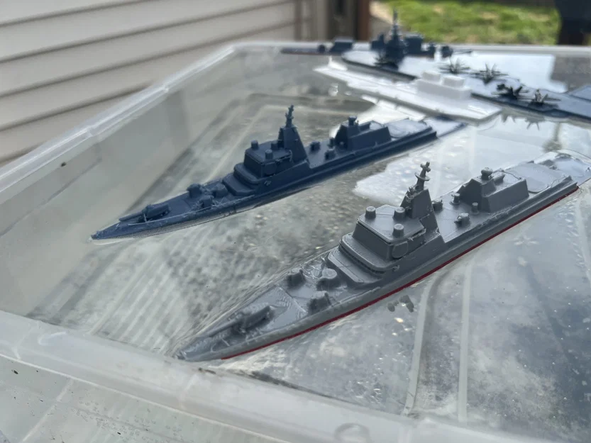Mô hình tàu chiến lớp Defiant (USS Defiant) - Image 1