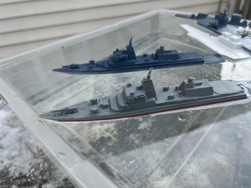 Mô hình tàu chiến lớp Defiant (USS Defiant) - Image 2