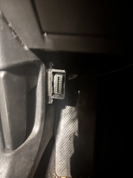 Ngàm giữ cổng OBD2 tùy chỉnh cho xe VW (OBD Halter v10 remix) - Image 1