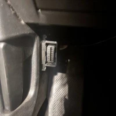 Ngàm giữ cổng OBD2 tùy chỉnh cho xe VW (OBD Halter v10 remix)