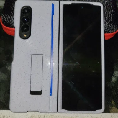 Ốp lưng Samsung Galaxy Z Fold 3 có chân dựng và khe cắm S Pen