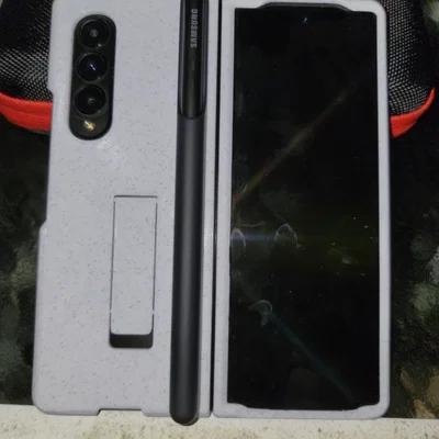 Ốp lưng Samsung Galaxy Z Fold 3 có chân dựng và khe cắm S Pen